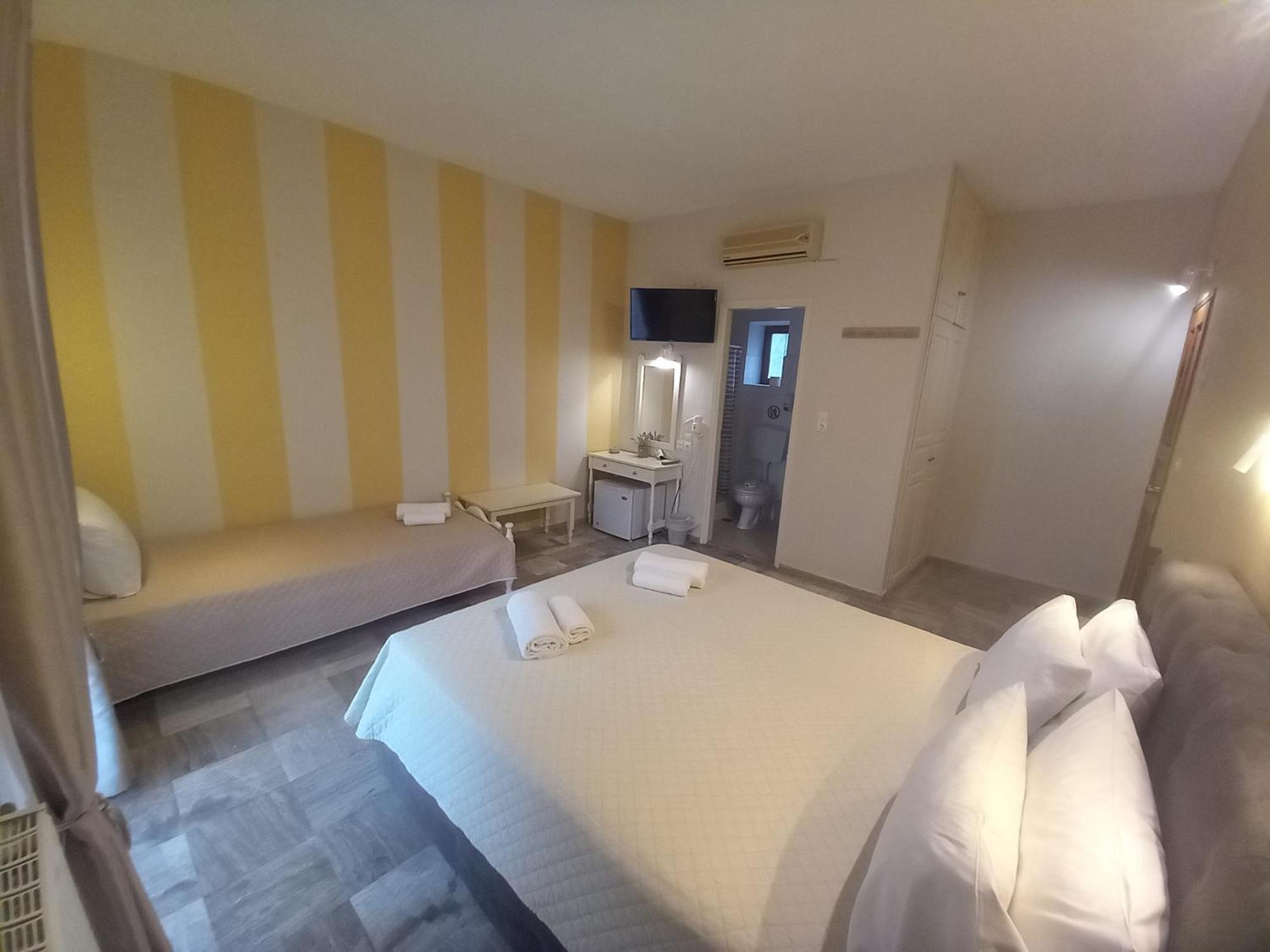 Hermes Hotel Митимна Экстерьер фото